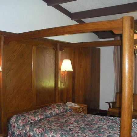 Kings Inn Cleveland Strongsville Exteriör bild