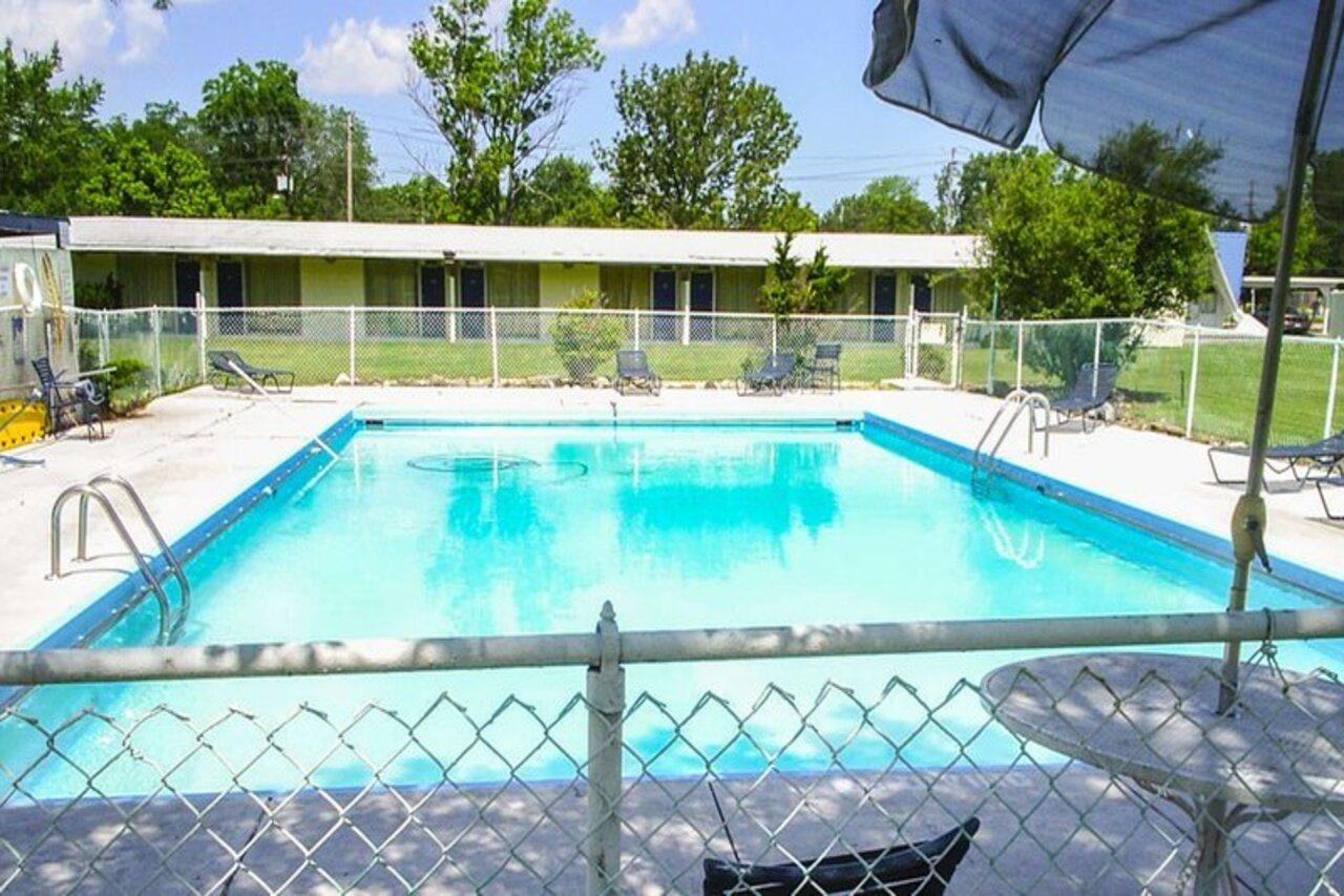 Kings Inn Cleveland Strongsville Exteriör bild